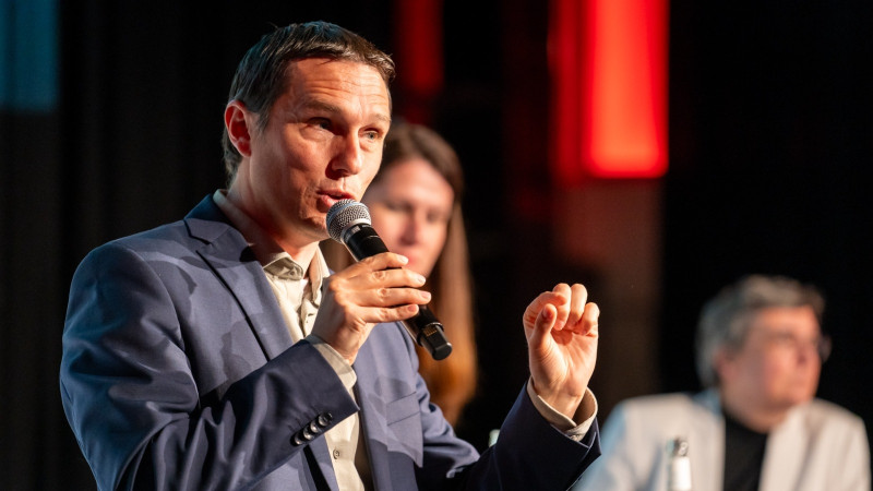 Porträtfoto von Simon Ammer